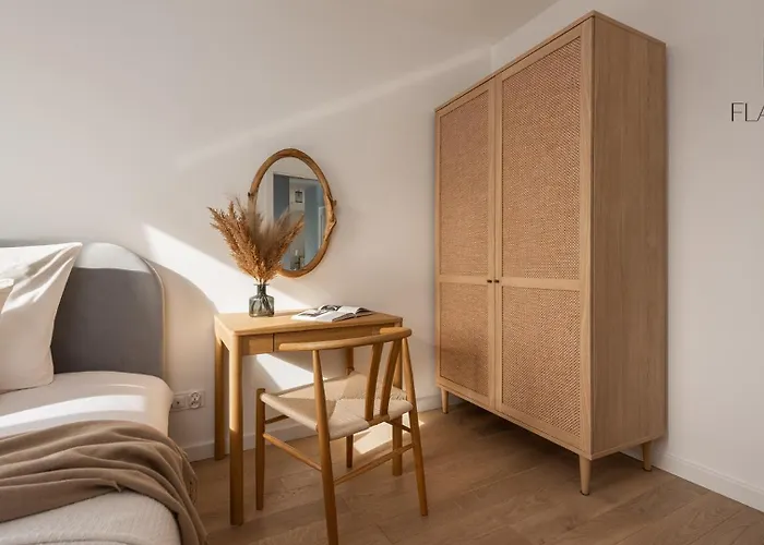 Flatbook - Near Marina św Piotra Apartament